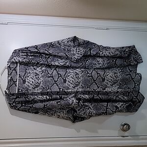L Love Women's Reptile Kimono  Size Small